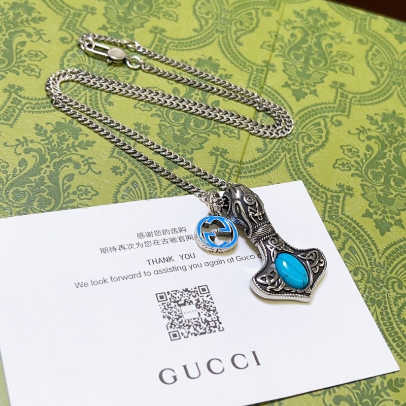 G*u*i necklaces